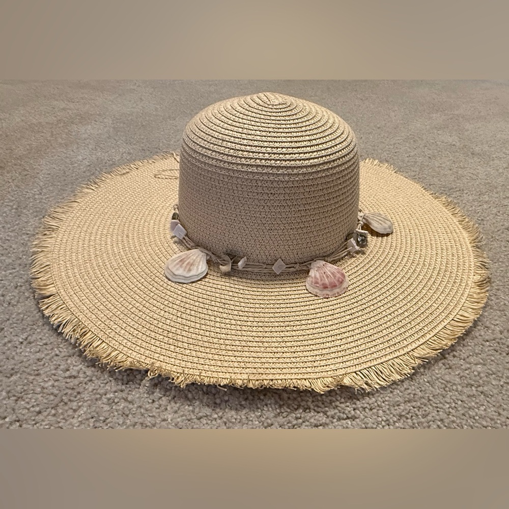 Women’s Wide Brim Straw Sun Hat with Shell Accents NWOT